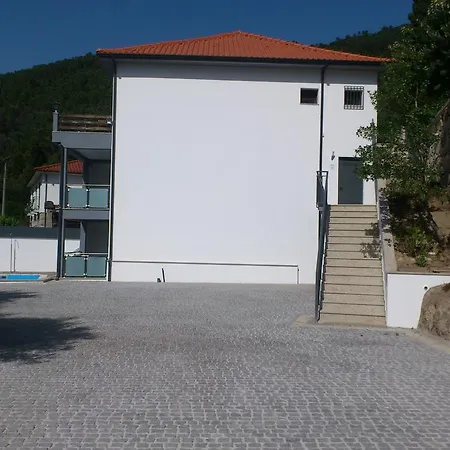 Lagoa Azul Do Gerês