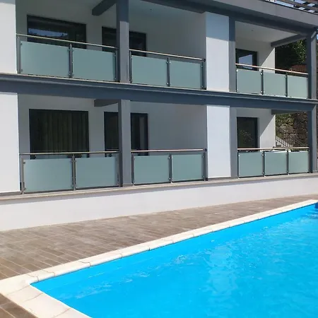 Lagoa Azul Do Gerês