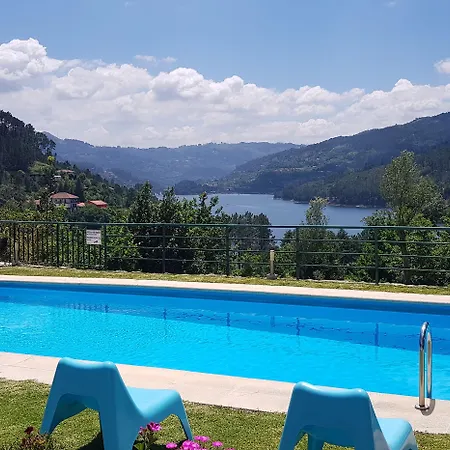 Lagoa Azul Do Geres