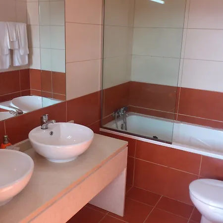 Hotel Lagoa Azul Do Geres