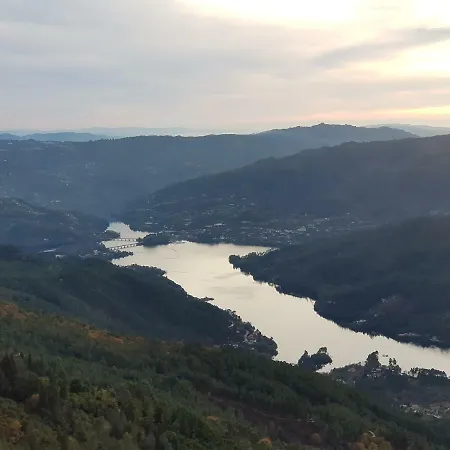 Lagoa Azul Do Geres